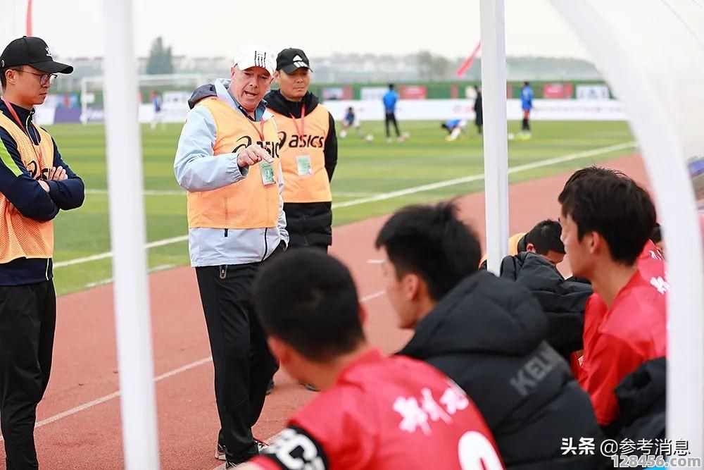 在足球俱乐部还能考大学吗？职业球员的双轨发展路径解析